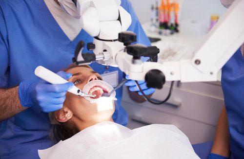 young-woman-at-the-dentist-LZGFZN9.jpg